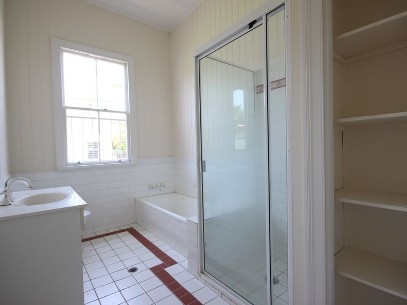 11 Dan Street, Graceville QLD 4075