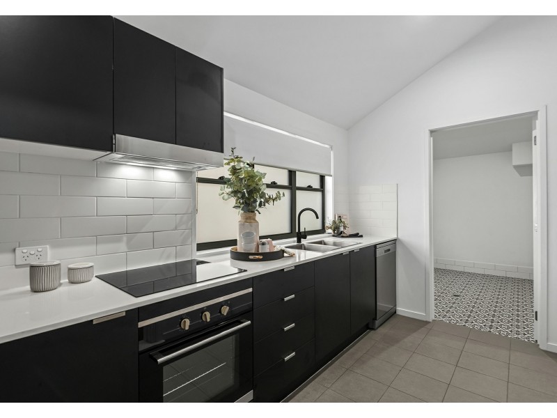 2/68 Lagonda Street, Annerley QLD 4103