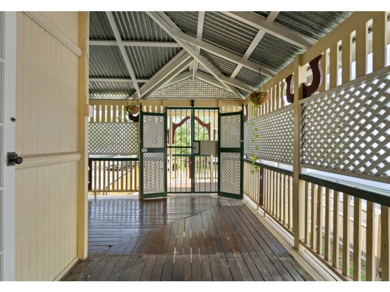 50 Victoria Street, Fairfield QLD 4103