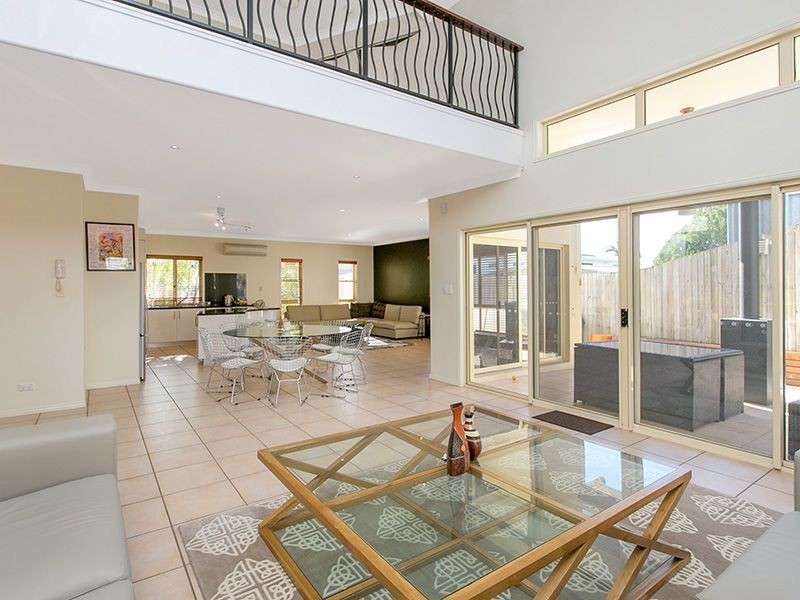 11 Riverview Place, Yeronga QLD 4104