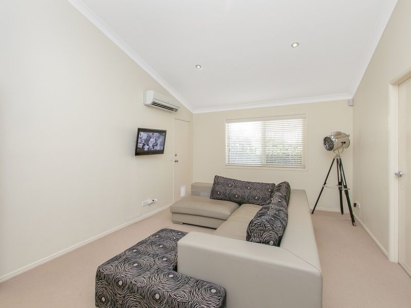 11 Riverview Place, Yeronga QLD 4104