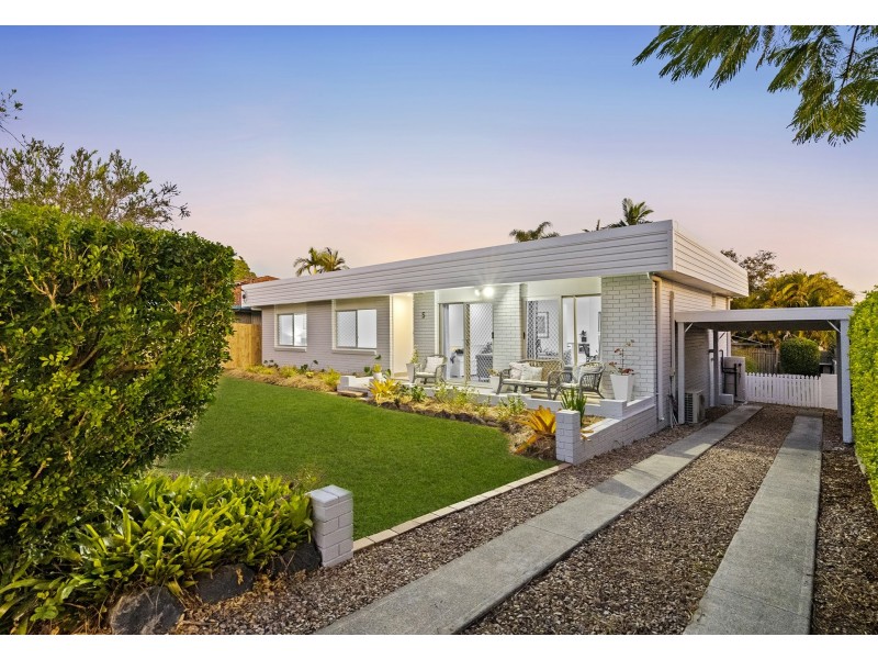 5 Pine Drive, Woodridge QLD 4114