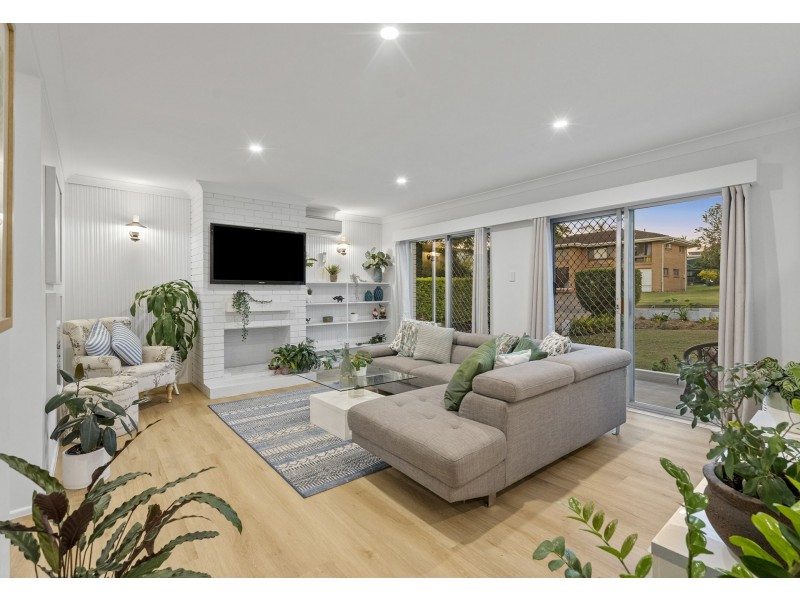 5 Pine Drive, Woodridge QLD 4114