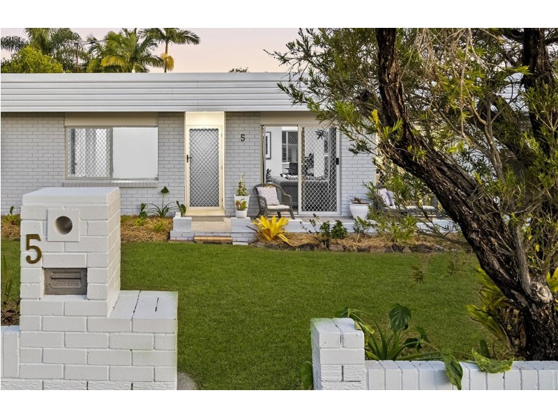 5 Pine Drive, Woodridge QLD 4114