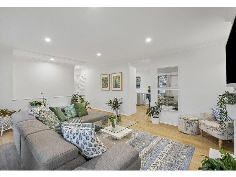 5 Pine Drive, Woodridge QLD 4114