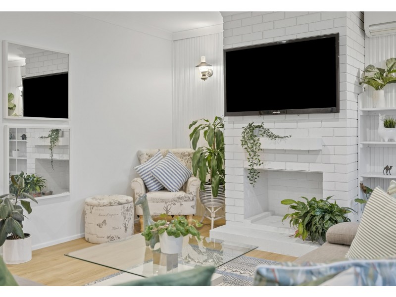 5 Pine Drive, Woodridge QLD 4114