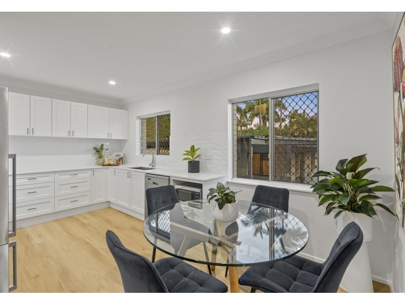 5 Pine Drive, Woodridge QLD 4114