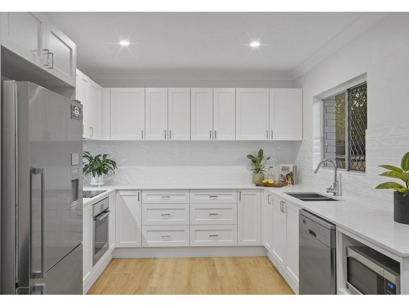 5 Pine Drive, Woodridge QLD 4114