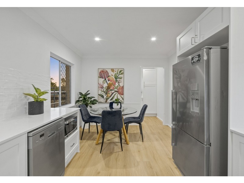 5 Pine Drive, Woodridge QLD 4114