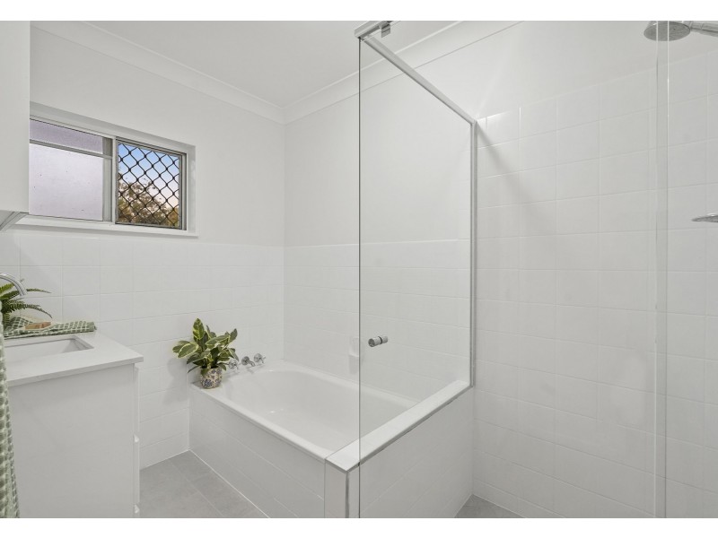 5 Pine Drive, Woodridge QLD 4114