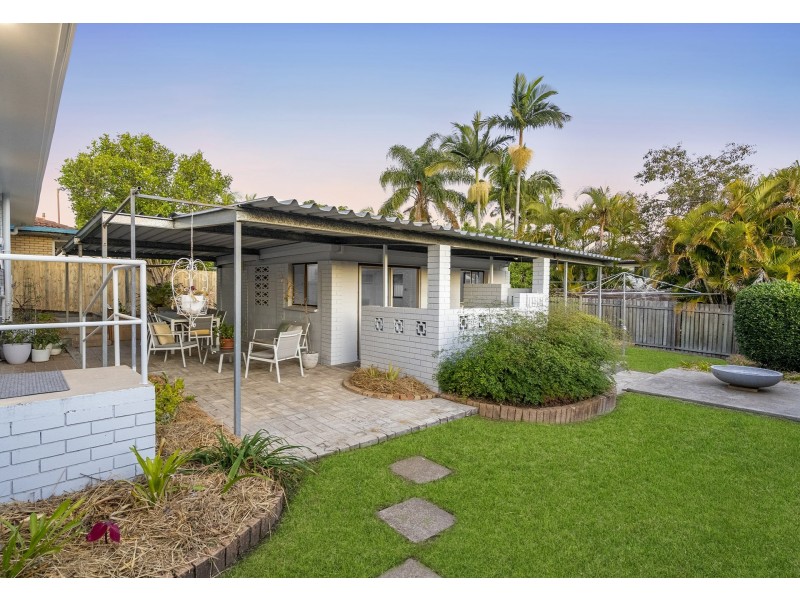 5 Pine Drive, Woodridge QLD 4114