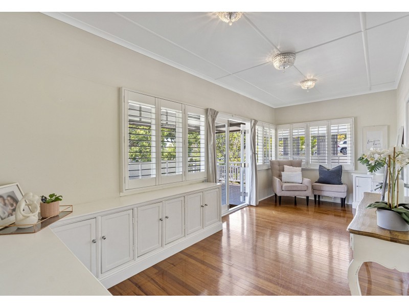 9 Lily Avenue, Yeronga QLD 4104