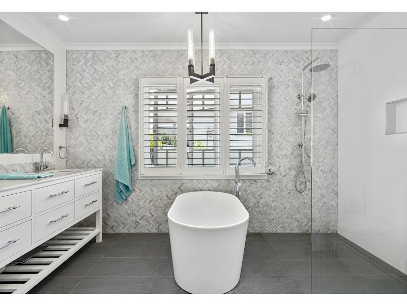 9 Lily Avenue, Yeronga QLD 4104