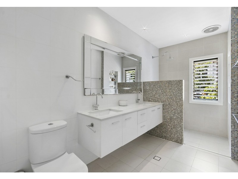 9 Lily Avenue, Yeronga QLD 4104