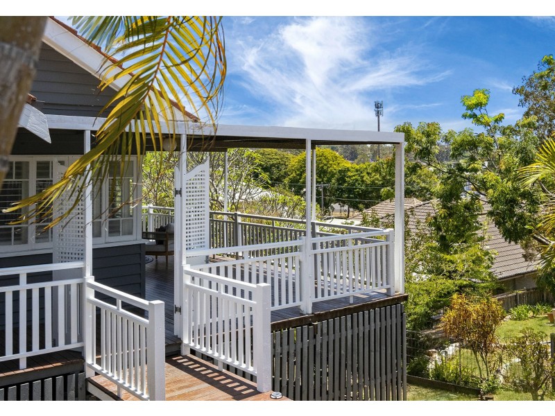 9 Lily Avenue, Yeronga QLD 4104