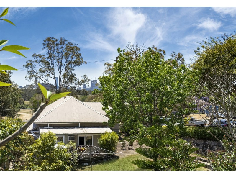 9 Lily Avenue, Yeronga QLD 4104