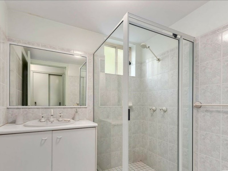 1/32 Asbhy Street, Fairfield QLD 4103