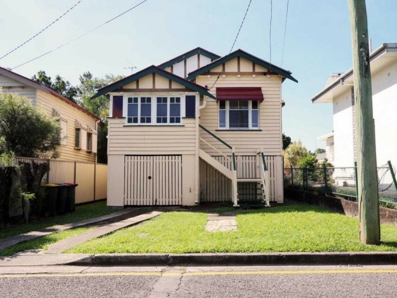 16 Glena Street, Fairfield QLD 4103