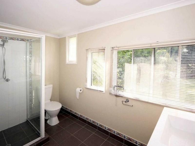 16 Glena Street, Fairfield QLD 4103