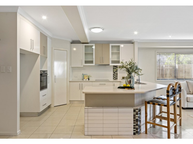 68 Dunrod Street, Holland Park West QLD 4121