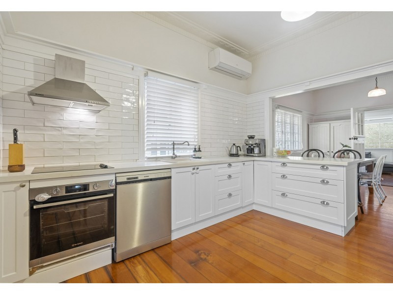 7 Cross Street, Fairfield QLD 4103