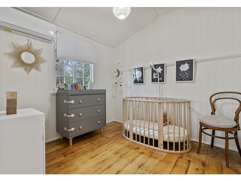 7 Cross Street, Fairfield QLD 4103