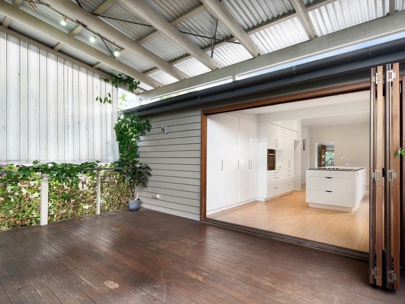 16 Flower Street, Woolloongabba QLD 4102