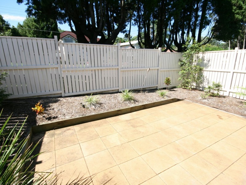 2/7 Woodville Place, Annerley QLD 4103