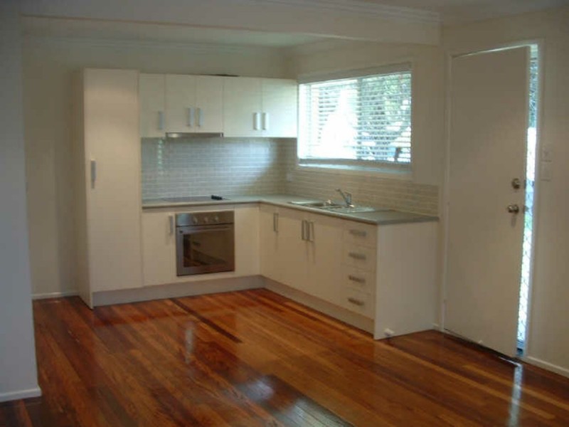 2/7 Woodville Place, Annerley QLD 4103