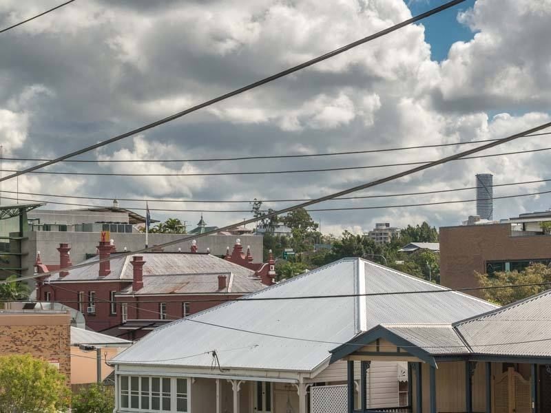 15 Mossgrove Street, Woolloongabba QLD 4102