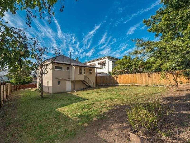 15 Mossgrove Street, Woolloongabba QLD 4102