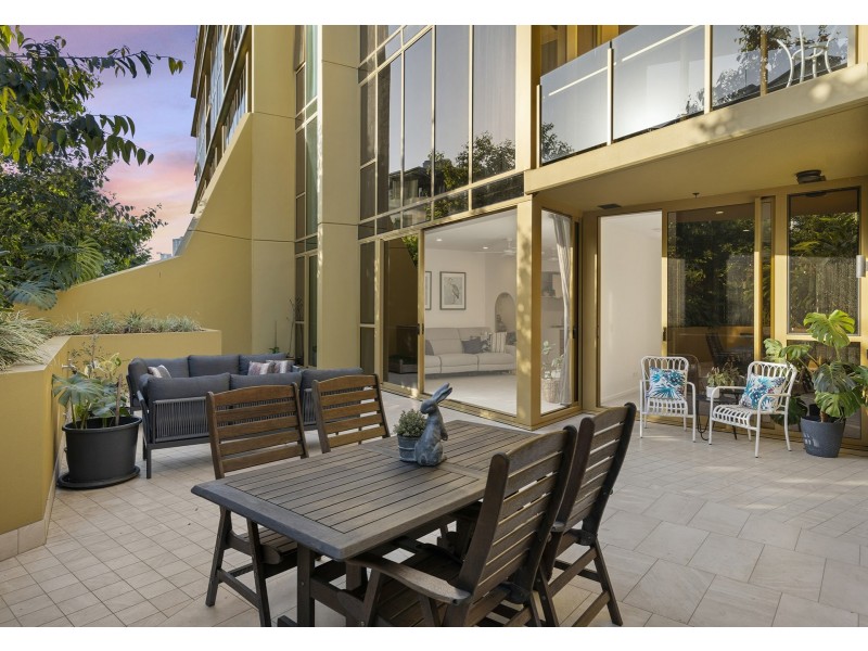 Unit 105/25 Shafston Avenue, Kangaroo Point QLD 4169