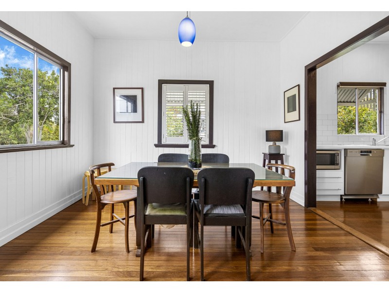 16 Redarc Street, Fairfield QLD 4103