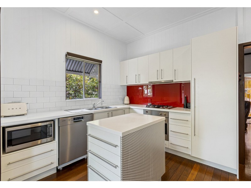 16 Redarc Street, Fairfield QLD 4103