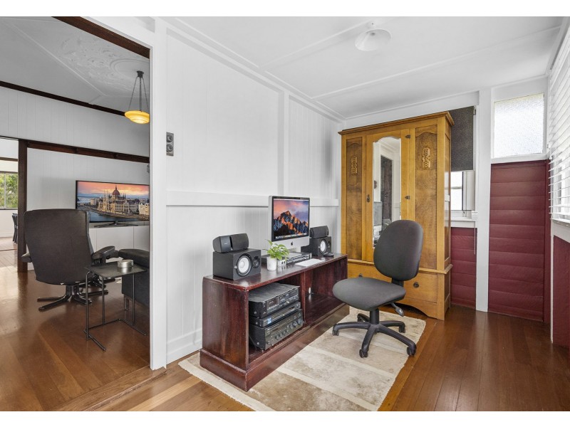 16 Redarc Street, Fairfield QLD 4103