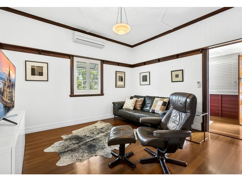 16 Redarc Street, Fairfield QLD 4103