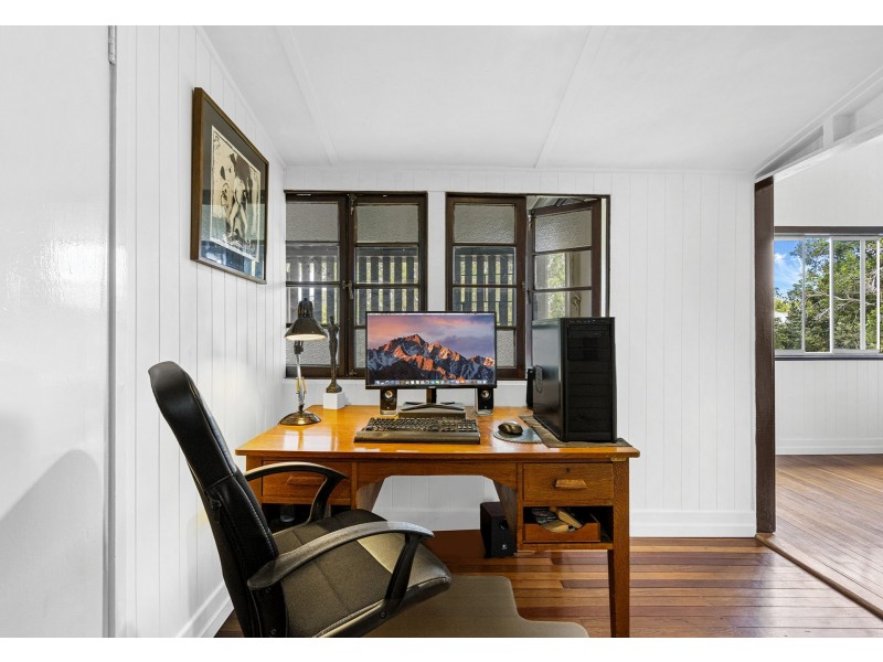 16 Redarc Street, Fairfield QLD 4103