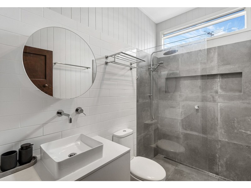 16 Redarc Street, Fairfield QLD 4103