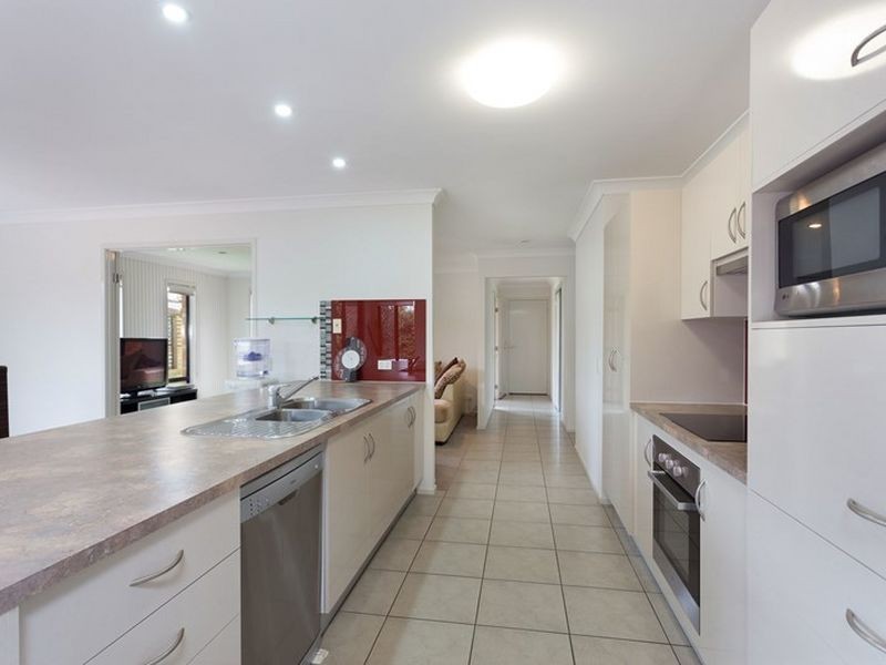 17 Mapleton Circuit, Parkinson QLD 4115