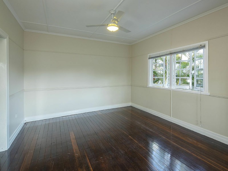 8 Ormuz Road, Yeronga QLD 4104