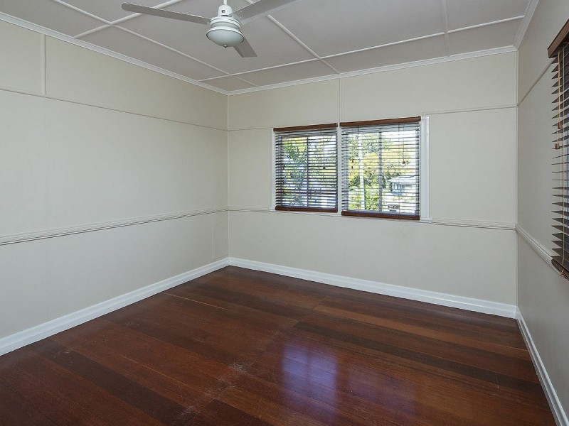 8 Ormuz Road, Yeronga QLD 4104