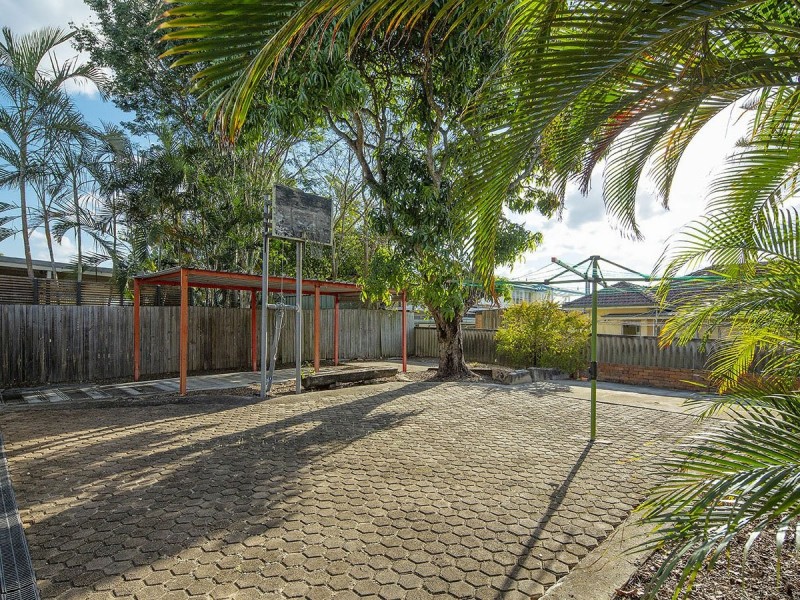 8 Ormuz Road, Yeronga QLD 4104