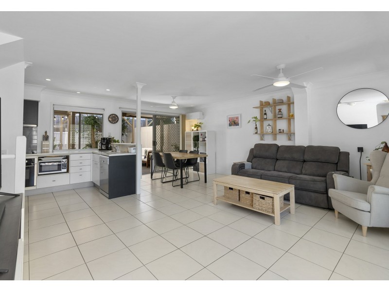 4/8 Eric Road, Holland Park QLD 4121