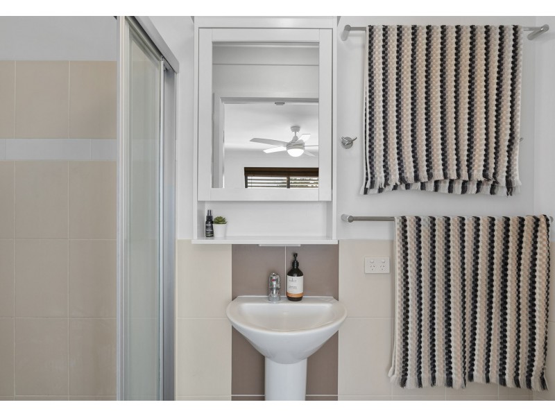 4/8 Eric Road, Holland Park QLD 4121