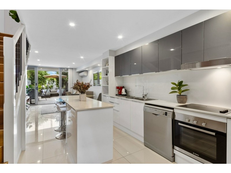 2/21 Manson Parade, Yeronga QLD 4104