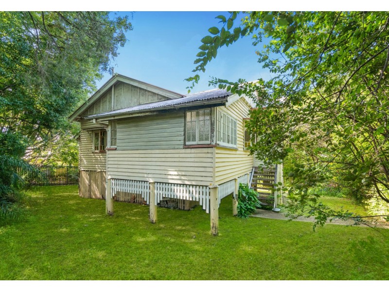 30 Holland Road, Holland Park QLD 4121