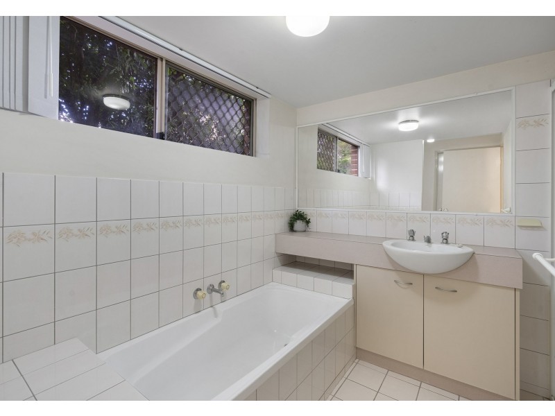 2/10 Portland Street, Annerley QLD 4103