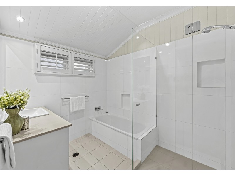 17 Wingarra Street, Yeerongpilly QLD 4105