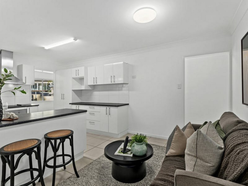 15 Yvonne Street, Yeronga QLD 4104