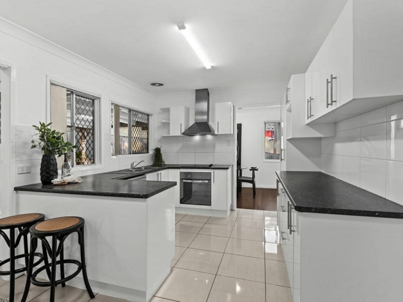 15 Yvonne Street, Yeronga QLD 4104